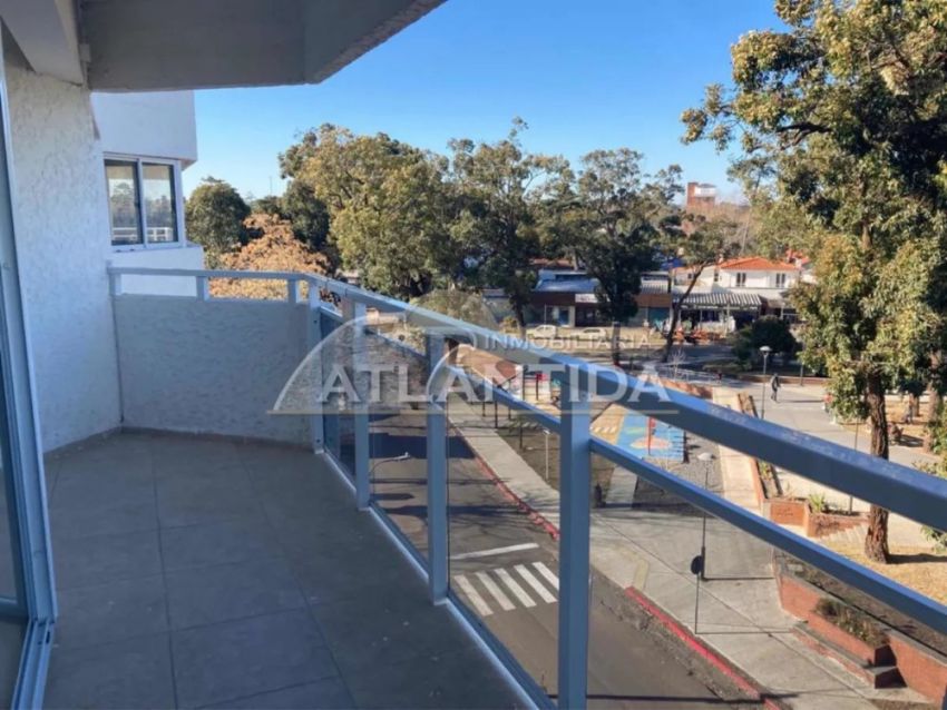 Foto de Alquiler Anual Apto. Centro De Atlántida, 2 Dormitorios, 2 Baños, Balcón, Ascensor