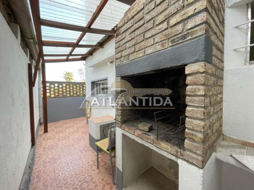 Foto de Alquiler Anual En Balneario Atlántida, Frente A La Playa Mansa. 2 Dormitorios