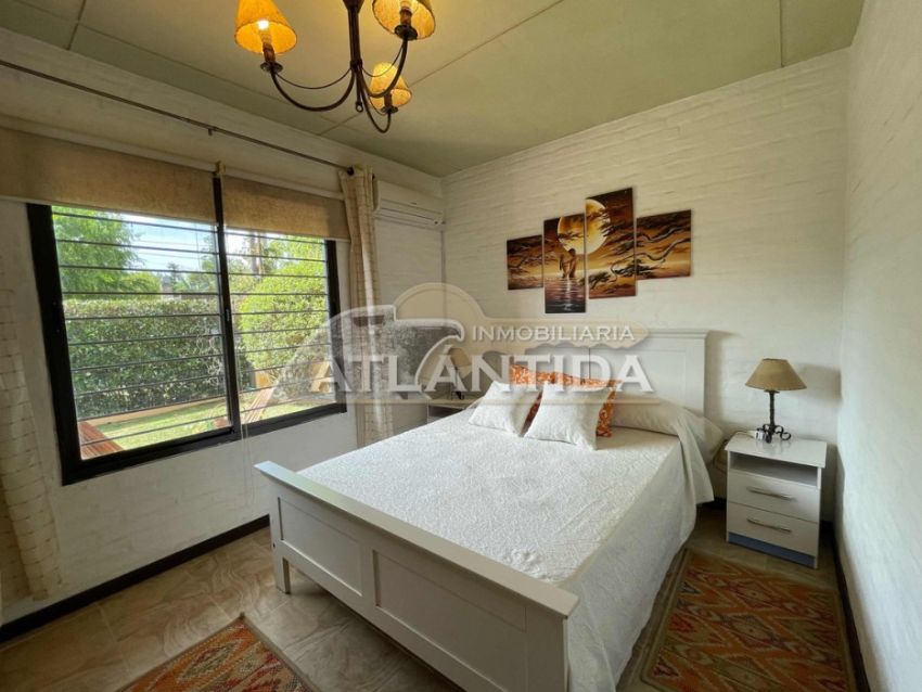 Foto de Alquiler Anual Casa 2 Dormitorios Con Piscina En Atlántida