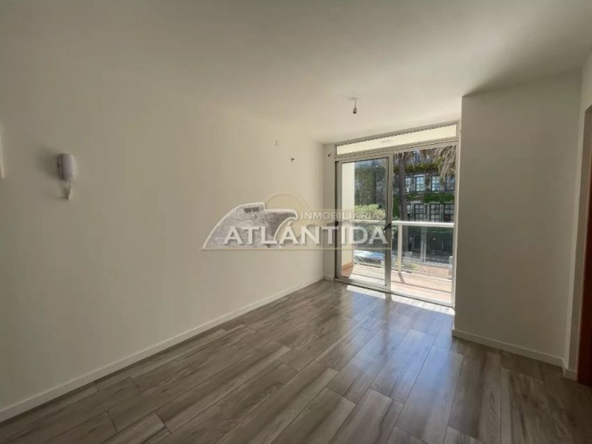 Foto de Oportunidad De Inversión! Apartamento Por Av Garibaldi Y 8 De Octubre, 1 Dorm, 1 Baño. Inm Atlántida.
