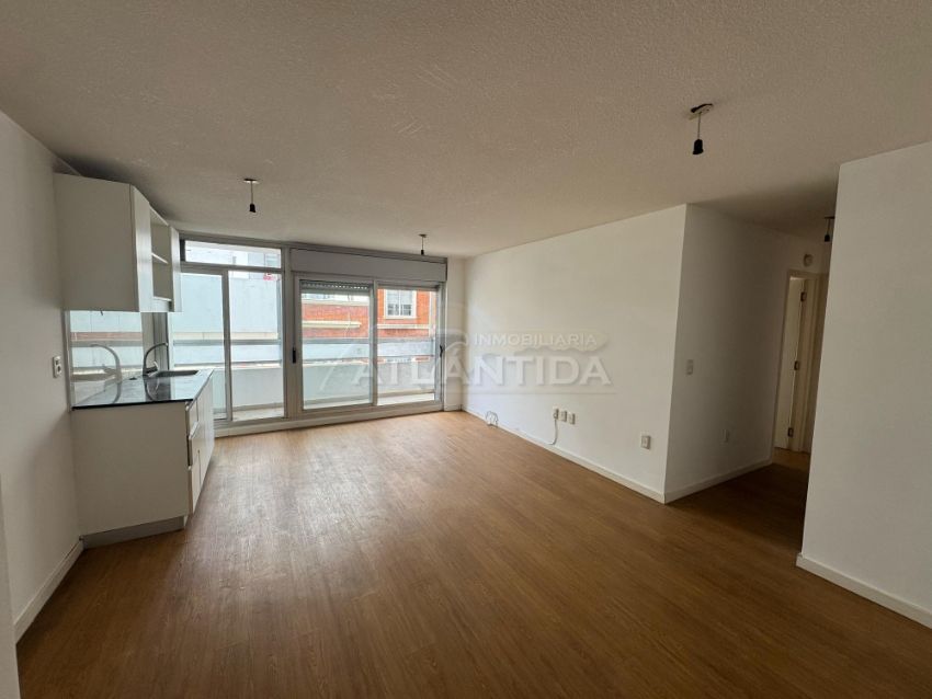 Foto de Venta Apartamento Al Frente De 2 Dormitorios. Solo A 2 Cuadras De Shopping Tres Cruces. Opotunidad! Inm, Atlántida