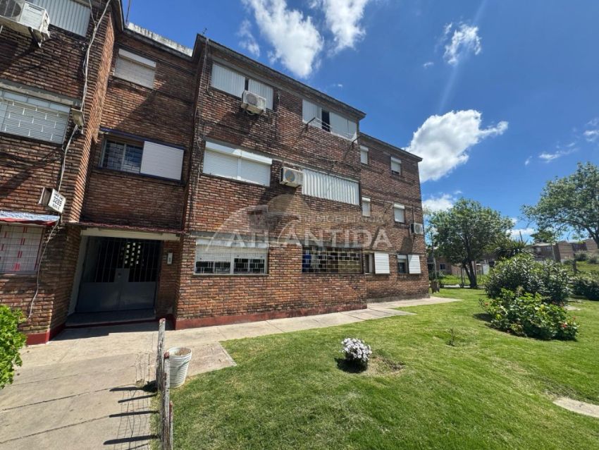 Foto de Oportunidad Inversionistas! Apartamento En Venta, 2 Dormitorios, Balcón, Estacionamiento, Parrillero Y Grandes Espacios De Uso Común.