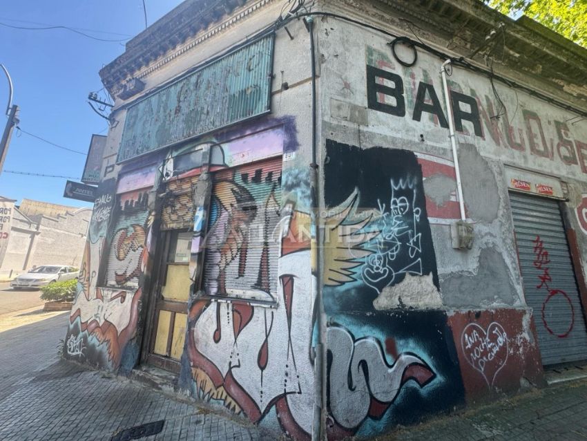 Foto de Inversión Segura Con Renta Vigente 257 M2 Edificados En Esquina. Inm, Atlántida