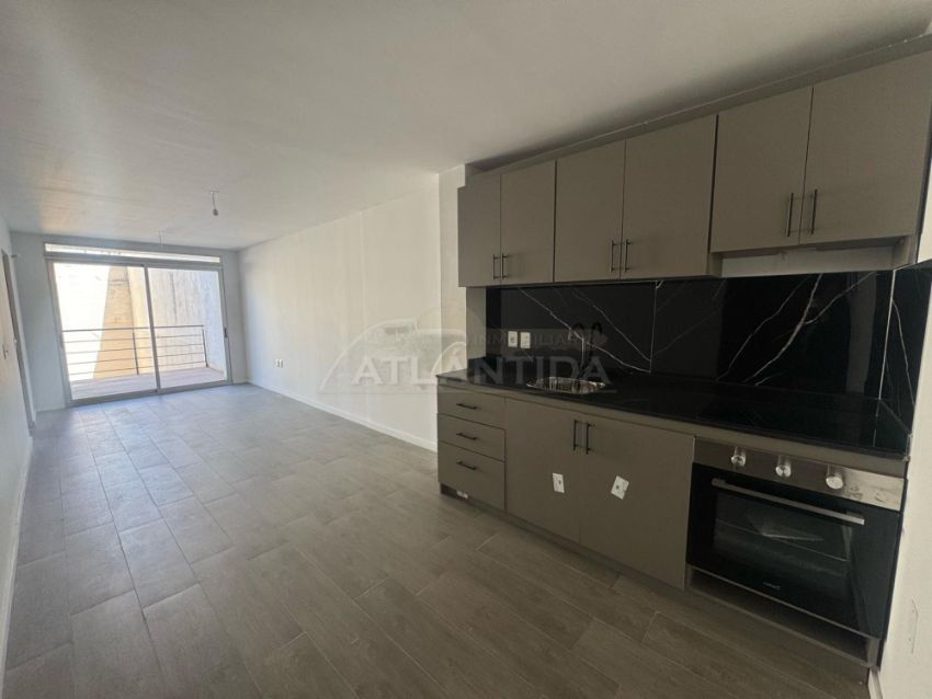 Foto de Moderno Apartamento De 1 Dormitorio Con Balcón, Frente Al Crandon. Av. Garibaldi Y 8 De Octubre. Inm, Atlántida
