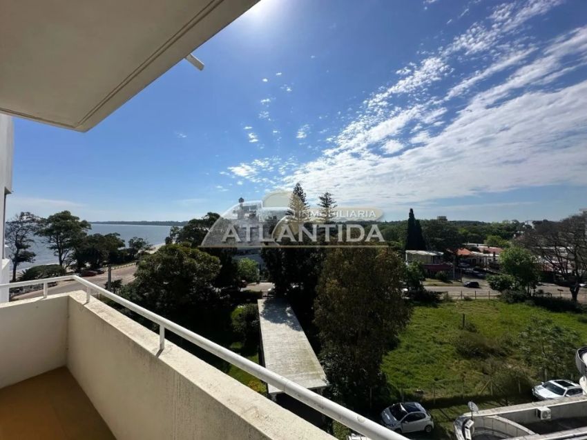 Foto de Venta Exclusiva En Edificio Golf Palace Atlántida, Con Vista Al Mar. Inm Atlántida.