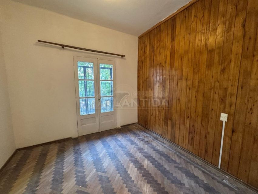 Foto de Alquiler Apartamento Al Frente, 2 Dormitorios, Estudio, Balcón Y Patio Sobre Av. Rivera. Inm Atlántida