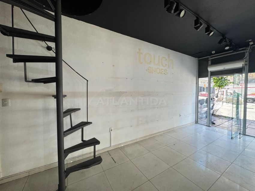 Foto de Alquiler Local Comercial En Plena Av. 18 De Julio! Entrada Directa Y Vitrina Al Frente. Inm Atlántida