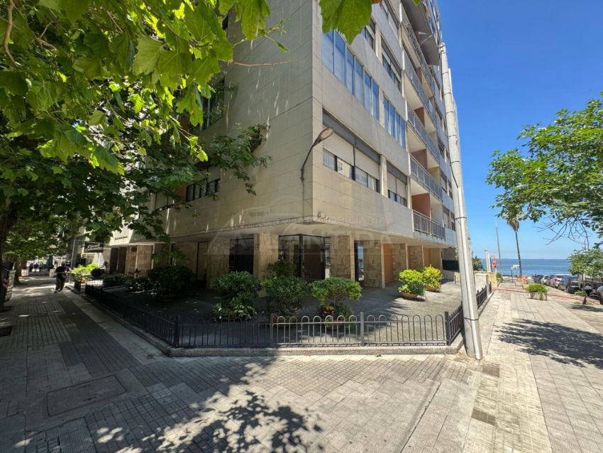 Foto de Alquiler En Benito Blanco: Apartamento De 4 Dormitorios, 3 Baños, Garaje Y Portería 24hs. Vistas A La Rambla!!! Inm Atlántida