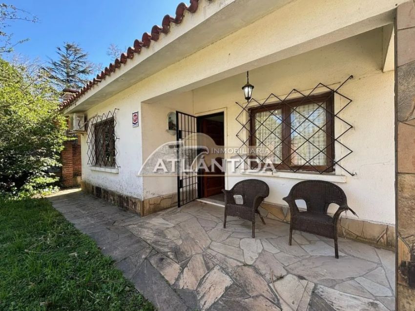Foto de Alquiler Anual Casa 2 Dormitorios En Las Toscas Sur! Inmobiliaria Atl&aacute;ntida!