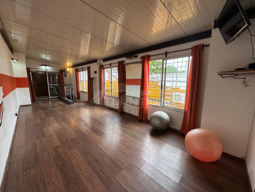 Foto de Alquiler Casa 2 Plantas Con 3 Dormitorios, 3 Ba&ntilde;os, Barbacoa, Cochera Y M&aacute;s... Reducto. Inm Atl&aacute;ntida