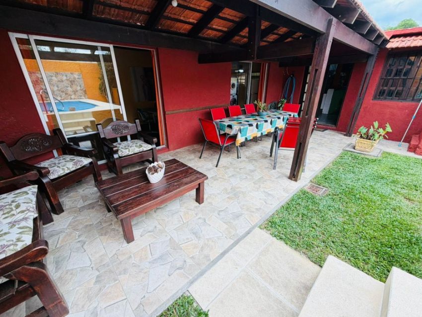 Foto de Alquiler Anual En Villa Argentina Sur, Con Muebles, 4 Dorm, 3 Ba&ntilde;os, Piscina, Barbacoa. Inm Atl&aacute;ntida.