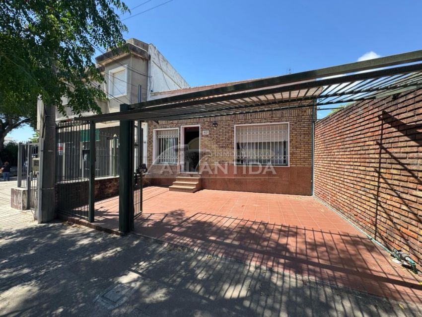 Foto de Casa En Venta En Aires Puros, 2 Dormitorios, Fondo Con Parrillero Y Garaje. Inm Atl&aacute;ntida