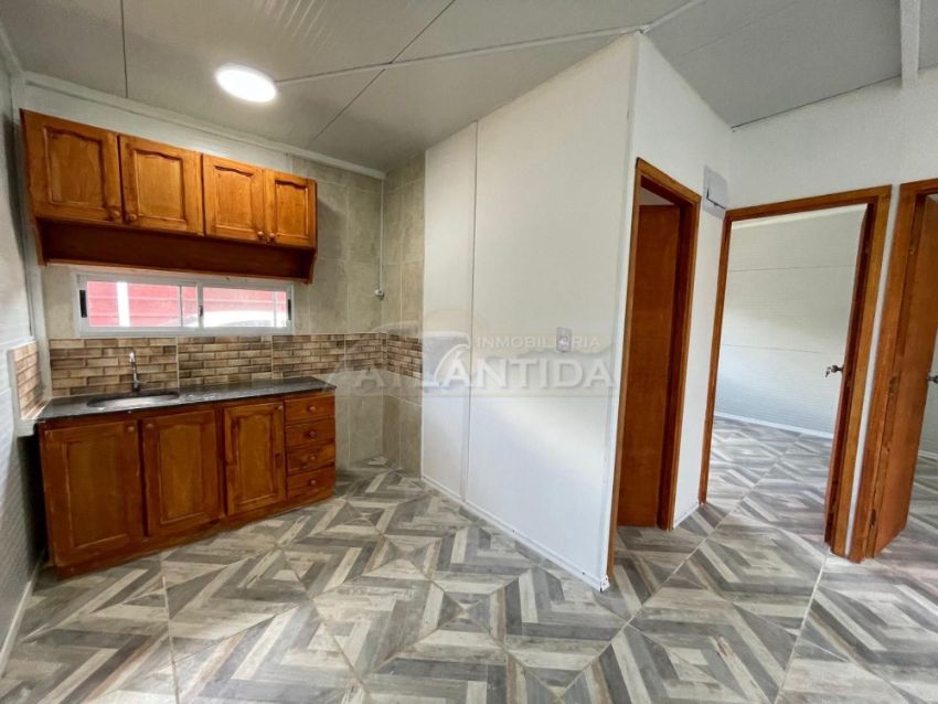 Foto de Casa En Alquiler, 2 Dormitorios, Parrillero Y Garaje, Zona Col&oacute;n. Inm Atl&aacute;ntida